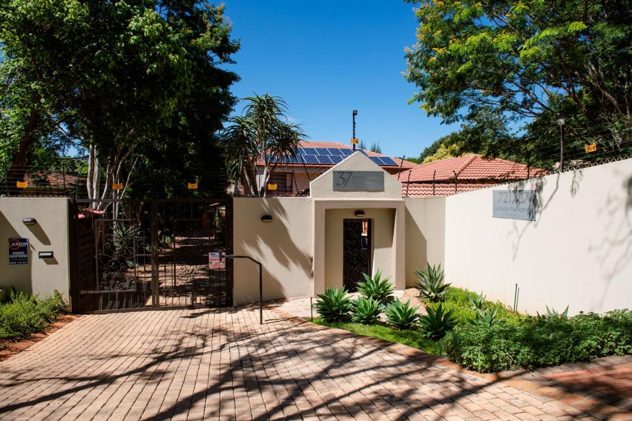 37 On Charles Hotel Pretoria-Noord Exterior foto